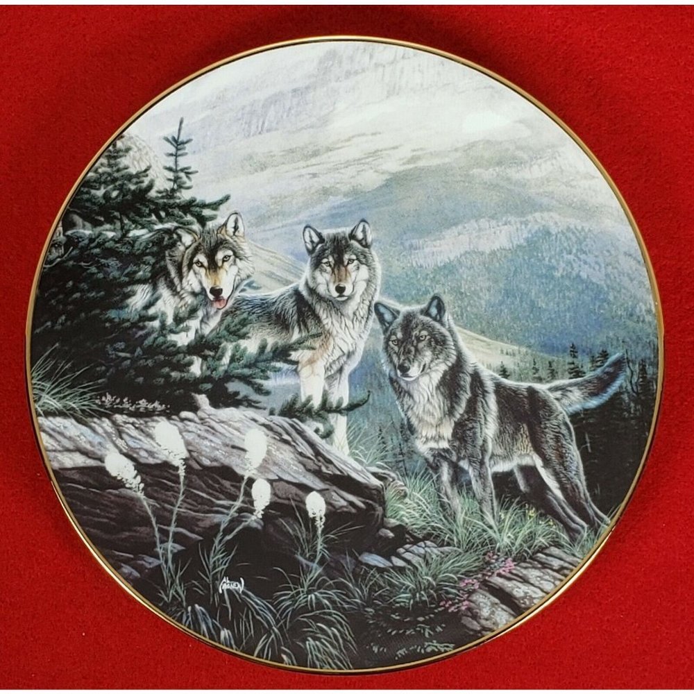 Year of the Wolf Plate "Guardians of the High Country" by Hamilton MIB + COA